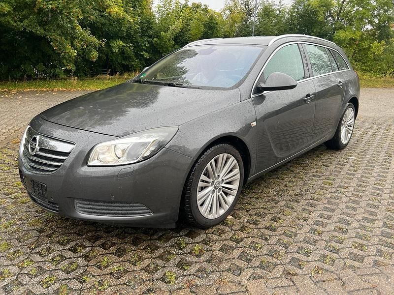 Grau Gebraucht 2010 Opel Insignia Kombi | 4.490 € (Fairer Preis) - Bild 1/4