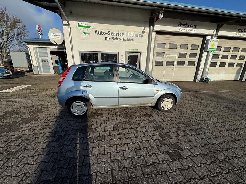 Blau Gebraucht 2005 Ford Fiesta Kleinwagen | 1.550 € (Fairer Preis) - Bild 1/4