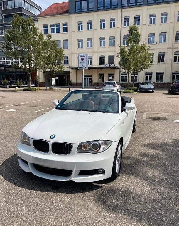 Weiß Gebraucht 2011 BMW 118 Cabriolet M Sport Cabrio | 7.700 € (Guter Preis) - Bild 1/4