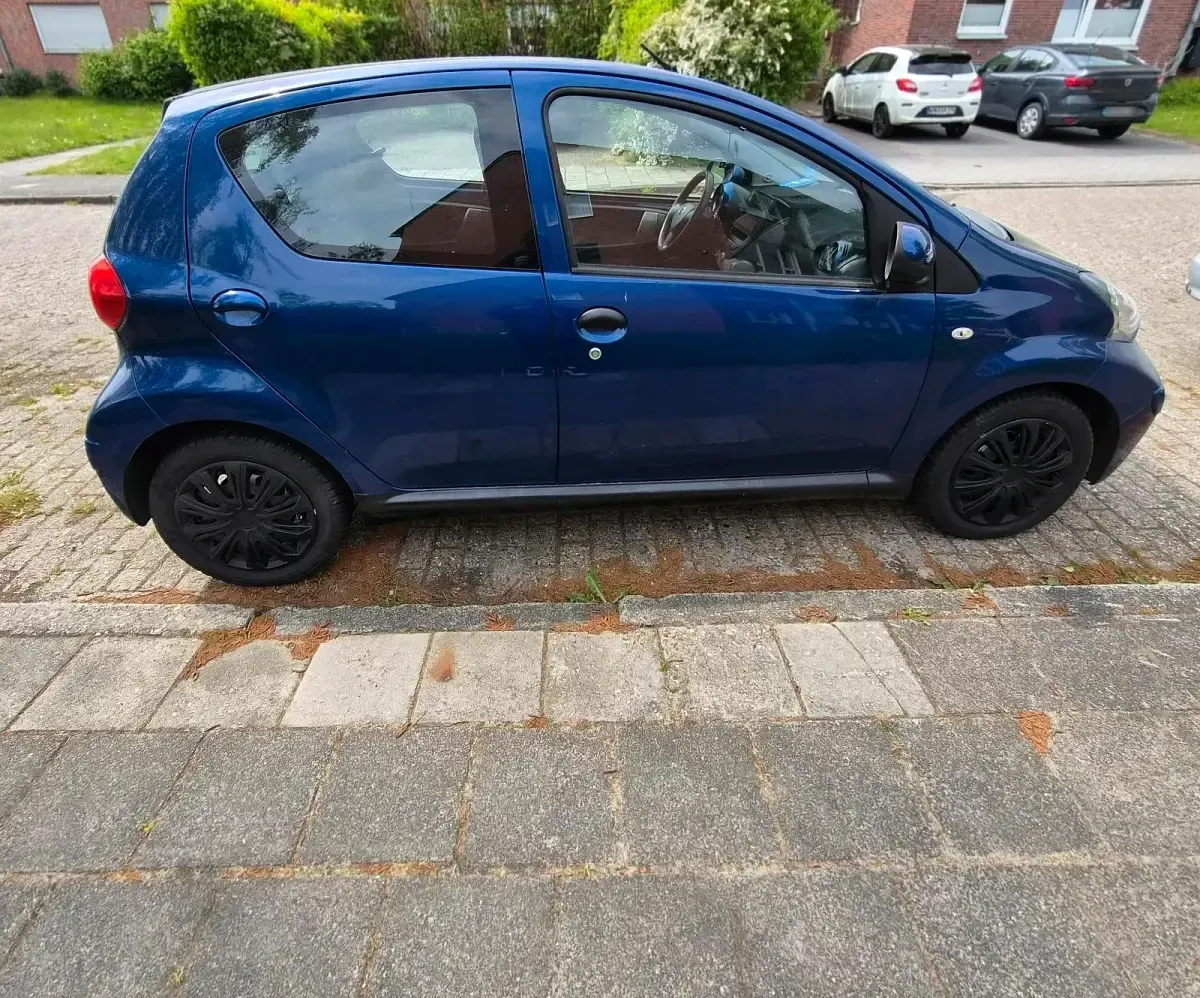 Second-hand Toyota Aygo 68 CP (50 kW) 2007 Albastru Hatchback