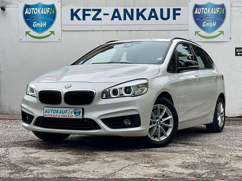 Mineralweiss Gebraucht 2015 BMW 220 Active Tourer Van / Kleinbus | 11.990 € (Fairer Preis) - Bild 1/4
