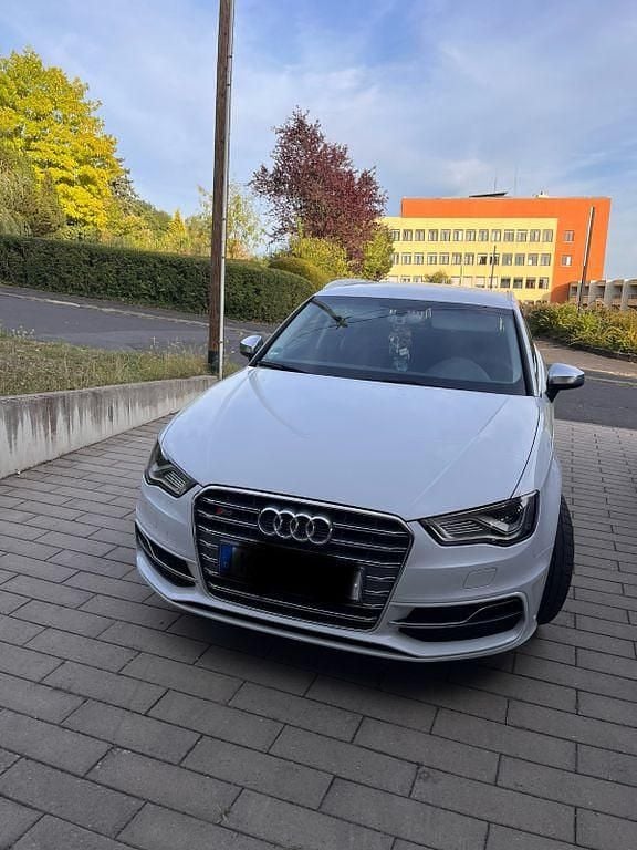 Weiß Gebraucht 2014 Audi S3 Sport Limousine | 21.300 € (Fairer Preis) - Bild 1/4