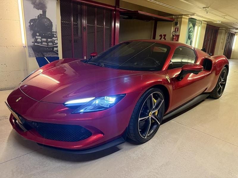 Gebraucht Ferrari 296 829 PS (609 kW) 2025 Rot Cabrio