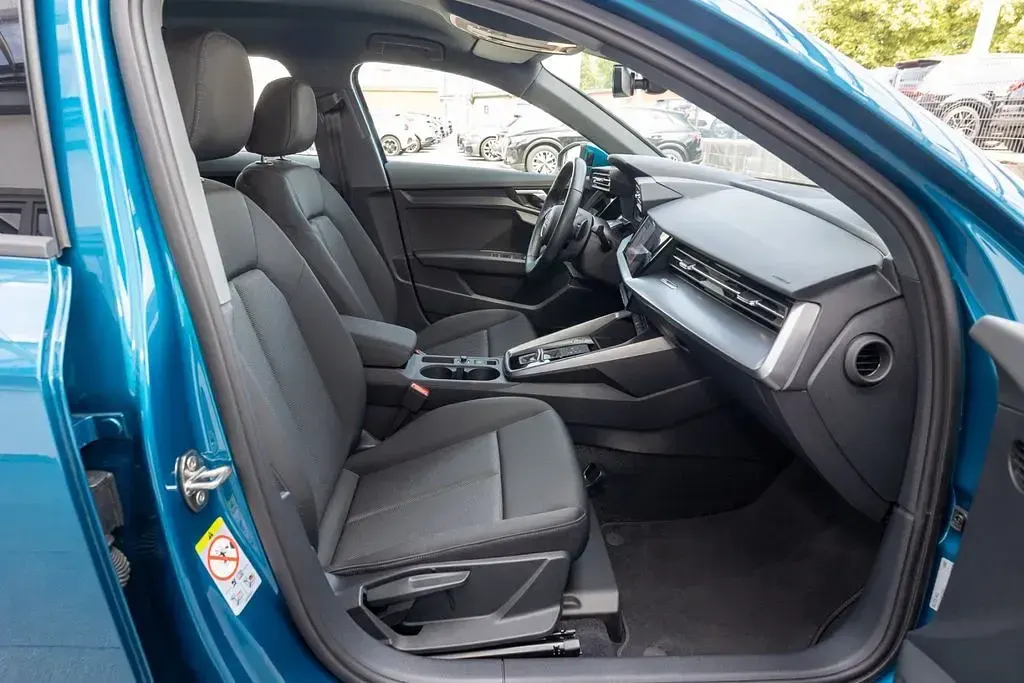 Gebraucht Audi A3 110 PS (80 kW) 2023 Atollblau metallic Limousine