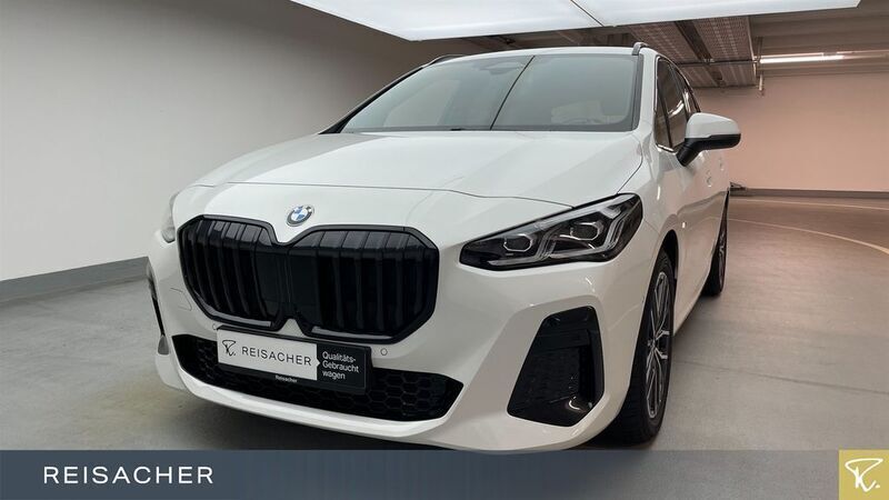 Alpinweiss Gebraucht 2022 BMW 220 Active Tourer Luxury Line Van / Kleinbus | 29.990 € (Fairer Preis) - Bild 1/4