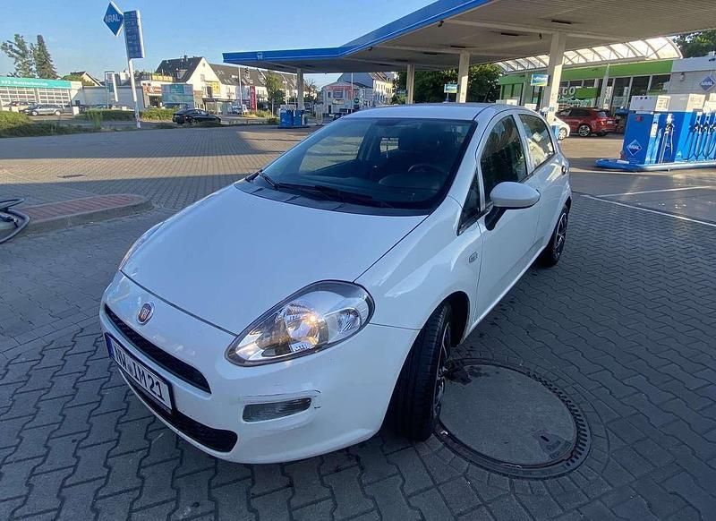 Weiß Gebraucht 2016 Fiat Punto Mystyle Kleinwagen | 4.350 € (Fairer Preis) - Bild 1/4