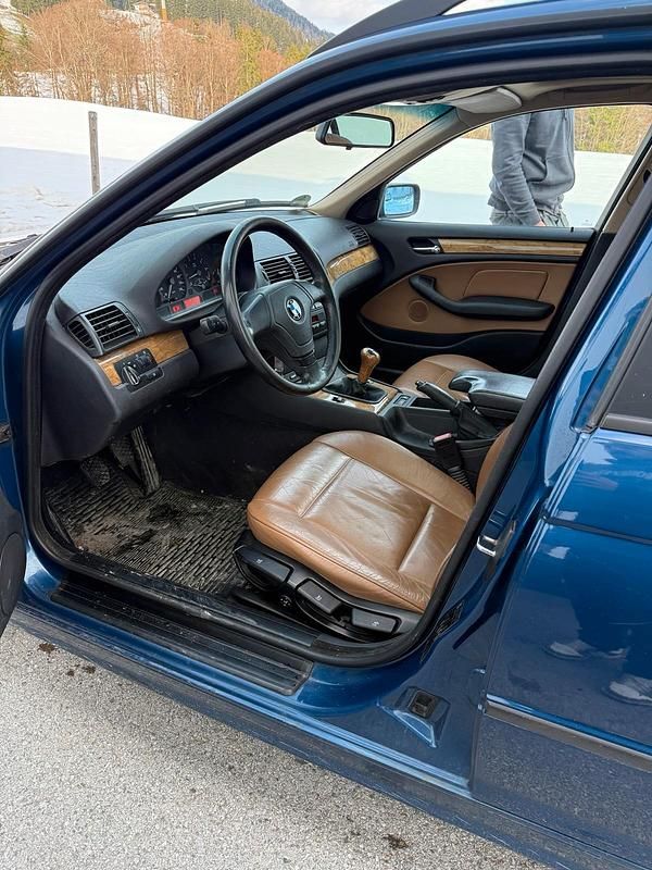 Gebraucht BMW 318 143 PS (105 kW) 2002 Blau Kombi