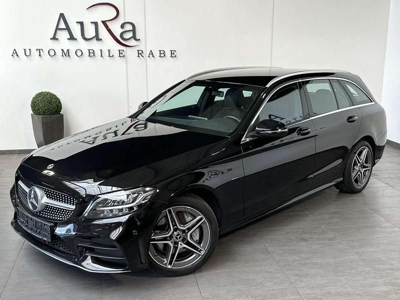 Obsidianschwarz Gebraucht 2020 Mercedes C300e AMG line Kombi | 26.749 € (Etwas zu teuer) - Bild 1/4