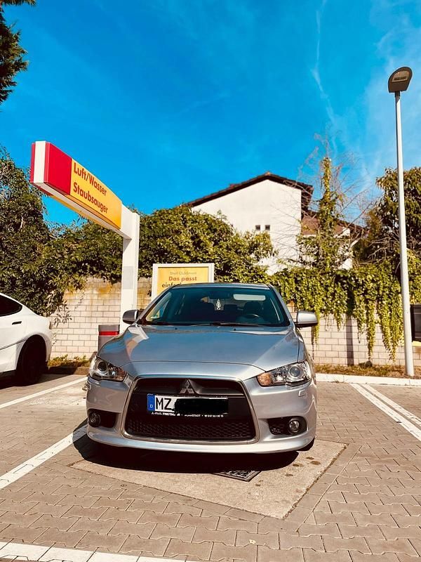 Silber Gebraucht 2010 Mitsubishi Lancer Limousine | 2.300 € (Fairer Preis) - Bild 1/4
