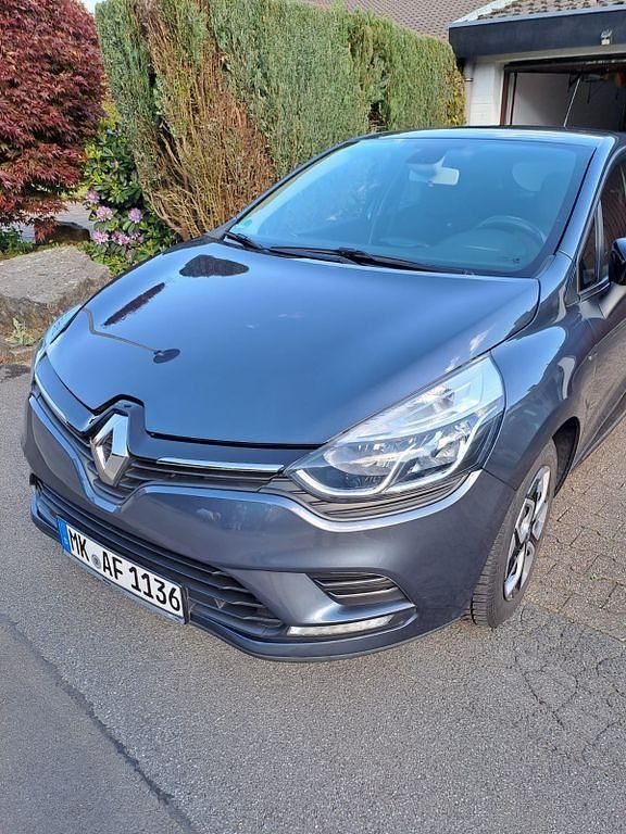 Grau Gebraucht 2017 Renault Clio IV LIMITED Kleinwagen | 7.800 € (Guter Preis) - Bild 1/4