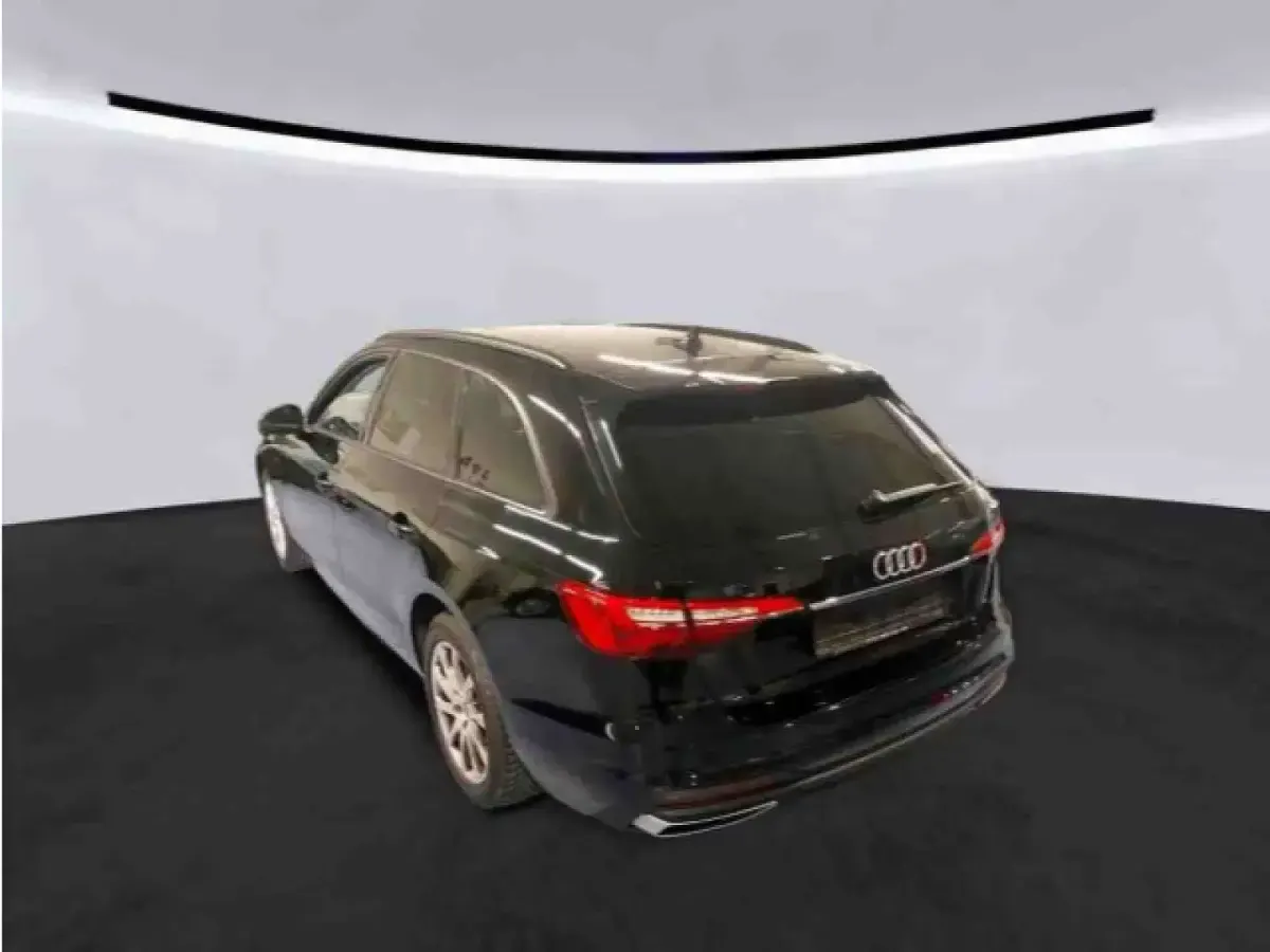 Gebraucht Audi A4 Basis 150 PS (110 kW) 2022 Mythosschwarz metallic Kombi