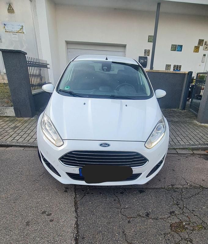 Gebraucht Ford Fiesta 95 PS (69 kW) 2016 Weiß Kleinwagen