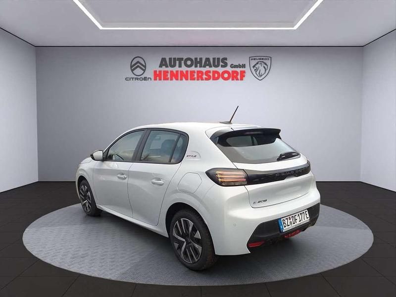 Neu Peugeot e-208 Style 114 kW (156 PS) 2025 Weiß Kleinwagen