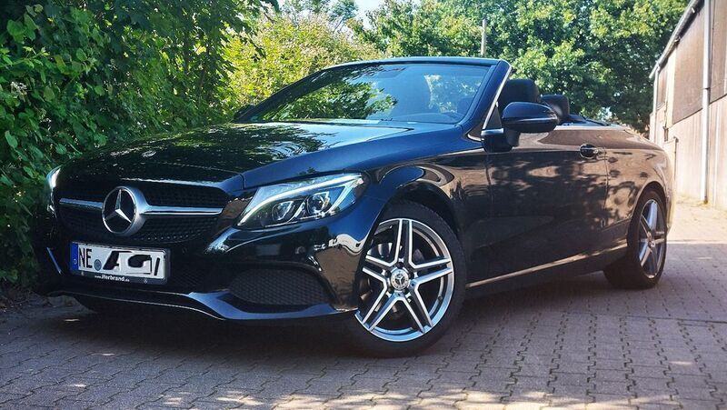 Schwarz Gebraucht 2017 Mercedes C180 Cabrio | 23.890 € (Fairer Preis) - Bild 1/4