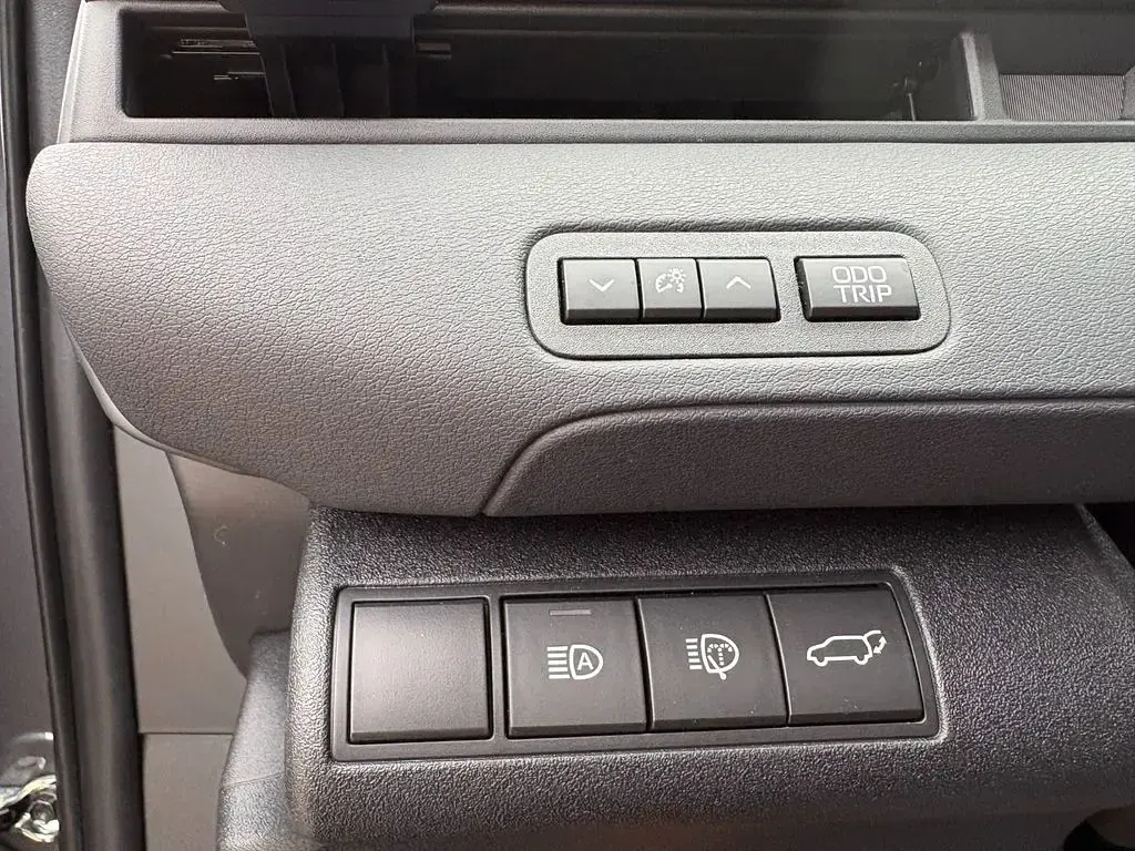 Neu Toyota bZ4X 164 kW (224 PS) 2026 Grau SUV