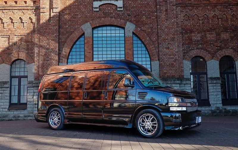 Second-hand Chevrolet Express 314 CP (230 kW) 2013 Negru Monovolum