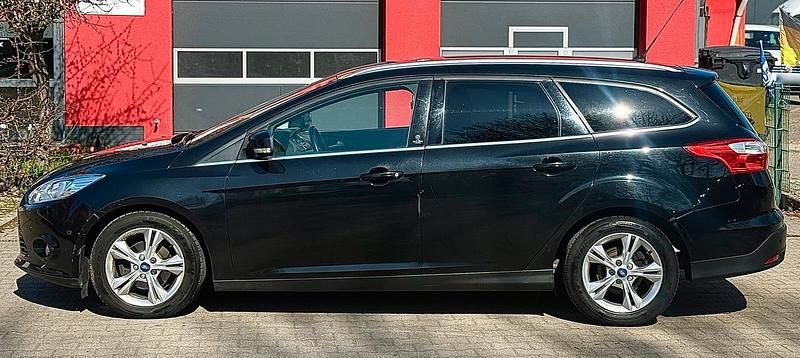 Gebraucht Ford Focus 116 PS (85 kW) 2012 Schwarz Kombi
