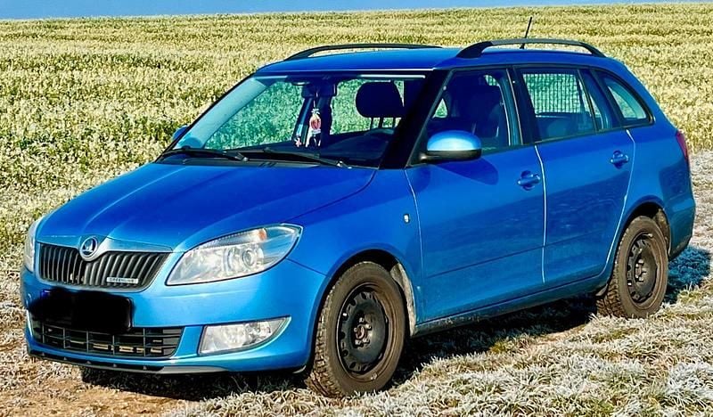 Blau Gebraucht 2015 Skoda Fabia Kombi | 5.250 € - Bild 1/4