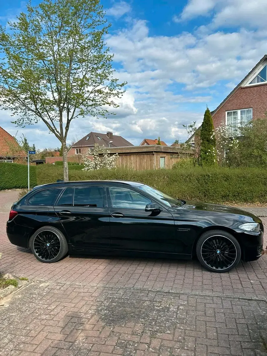 Gebraucht BMW 530 Comfort Edition 320 PS (235 kW) 2014 Schwarz Kombi