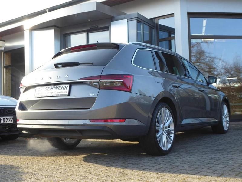 Gebraucht Skoda Superb Style 200 PS (147 kW) 2022 Graphitegrau metallic Kombi