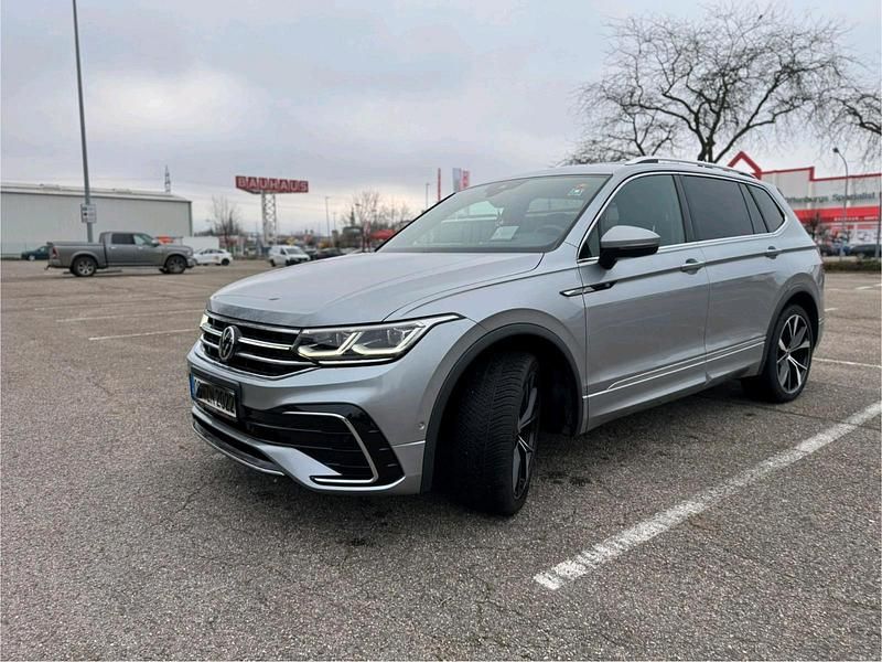 Silber Gebraucht 2022 VW Tiguan Allspace R-line SUV | 31.600 € (Superpreis) - Bild 1/4