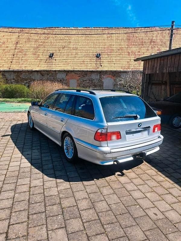 Gebraucht BMW 530 193 PS (141 kW) 2001 Silber Kombi