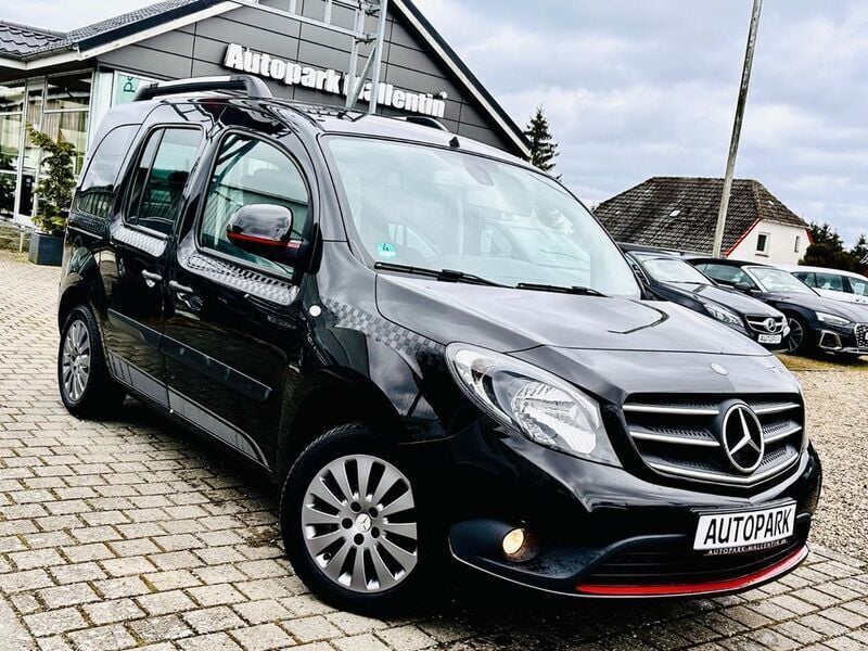 Schwarz Gebraucht 2020 Mercedes Citan 111 Edition Kombi | 16.885 € (Teuer) - Bild 1/4