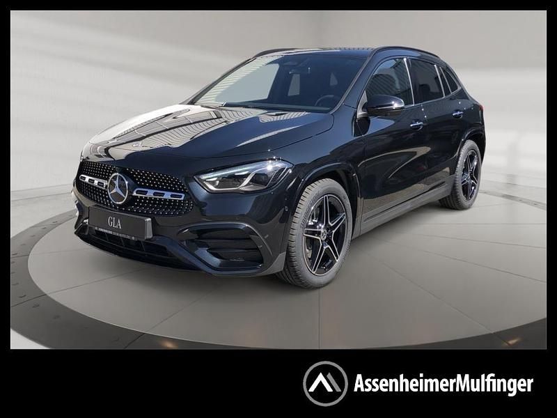 Schwarz metalliclack kosmossc Gebraucht 2025 Mercedes GLA200 AMG SUV | 45.889 € (Etwas zu teuer) - Bild 1/4