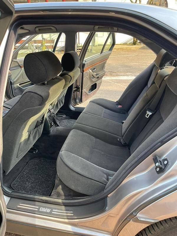 Gebraucht BMW 728 193 PS (141 kW) 1996 Silber Limousine