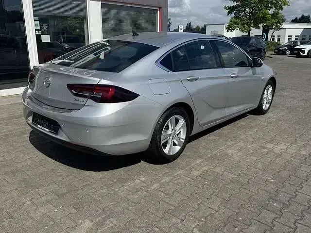 Gebraucht Opel Insignia Innovation 165 PS (121 kW) 2018 Argonsilber/sovereign/swit (metallic) Limousine