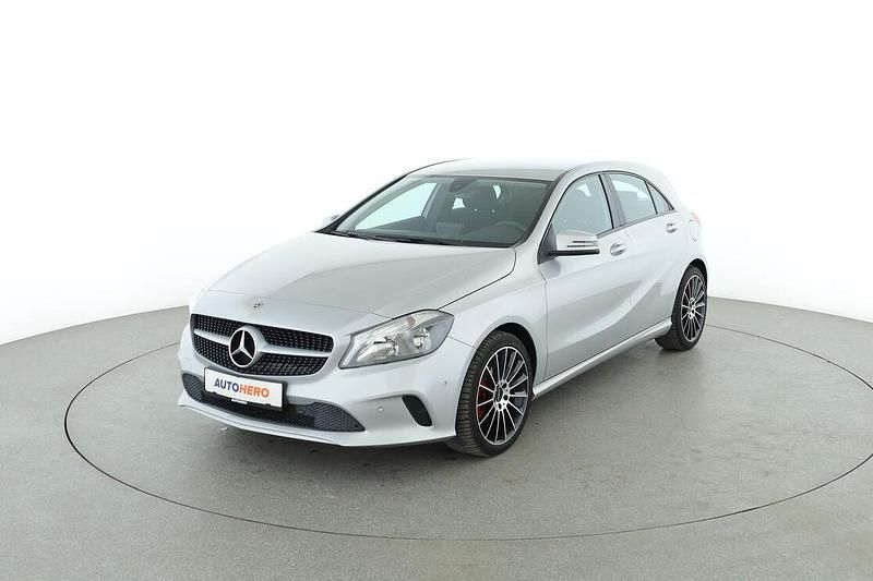 Silber Gebraucht 2017 Mercedes A180 Limousine | 14.380 € (Fairer Preis) - Bild 1/3