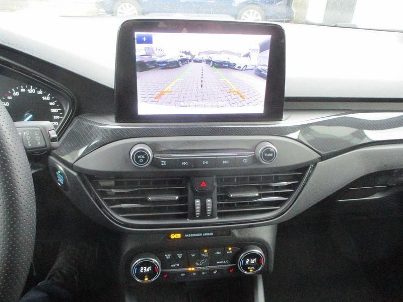 Gebraucht Ford Focus ST-Line 125 PS (91 kW) 2022 Silber Limousine