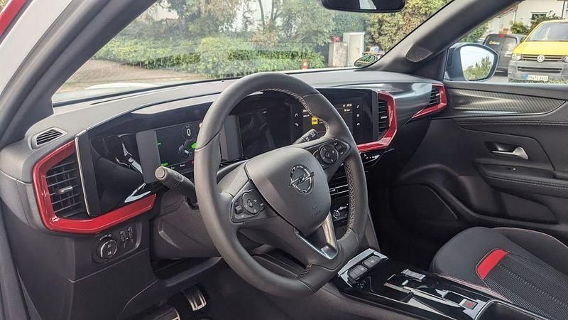 Weiß Gebraucht 2023 Opel Mokka-e SUV | 22.297 € (Fairer Preis) - Bild 1/4