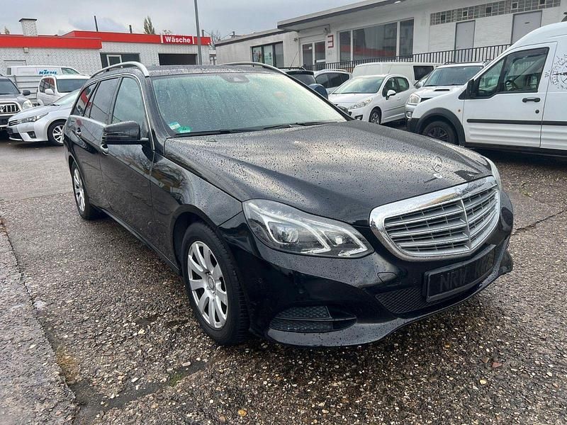 Schwarz Gebraucht 2016 Mercedes E200 Avantgarde Kombi | 6.500 € - Bild 1/4