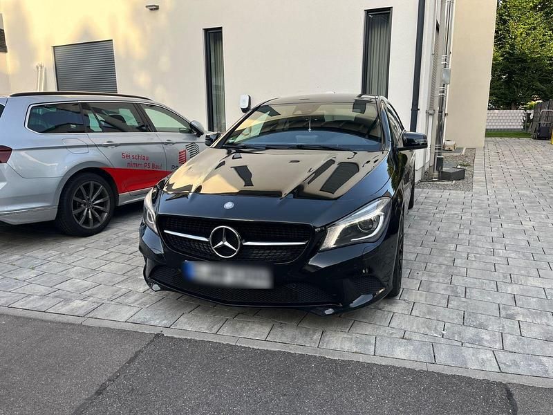 Schwarz Gebraucht 2015 Mercedes CLA200 Urban Coupé | 15.500 € (Fairer Preis) - Bild 1/4