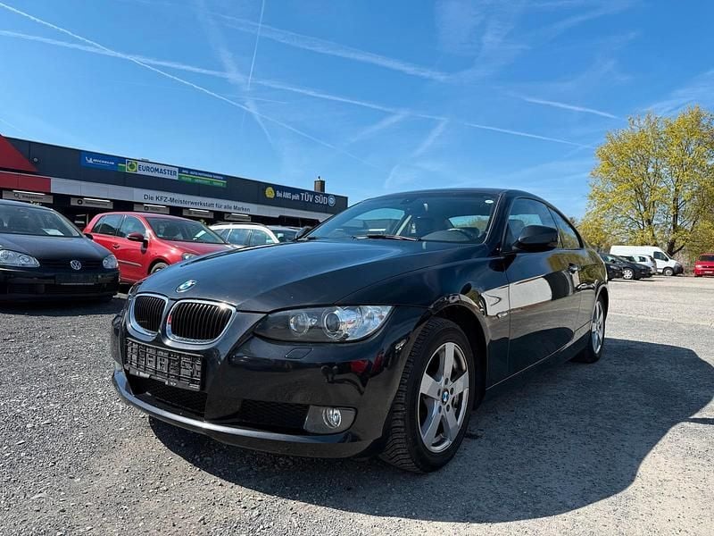 Gebraucht BMW 320 177 PS (130 kW) 2009 Schwarz Coupé