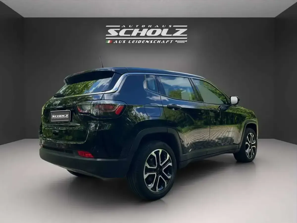 Gebraucht Jeep Compass Altitude 131 PS (96 kW) 2024 Solid black SUV