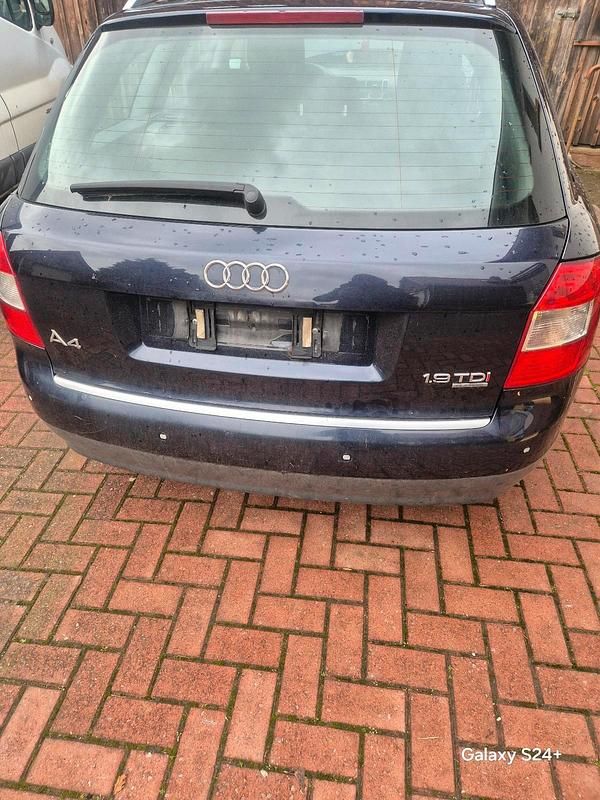 Blau Gebraucht 2003 Audi A4 Kombi | 2.999 € - Bild 1/4