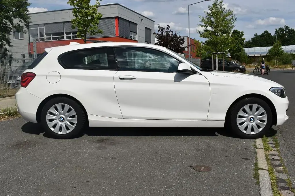 Gebraucht BMW 118 Advantage 136 PS (100 kW) 2018 Weiß Kleinwagen