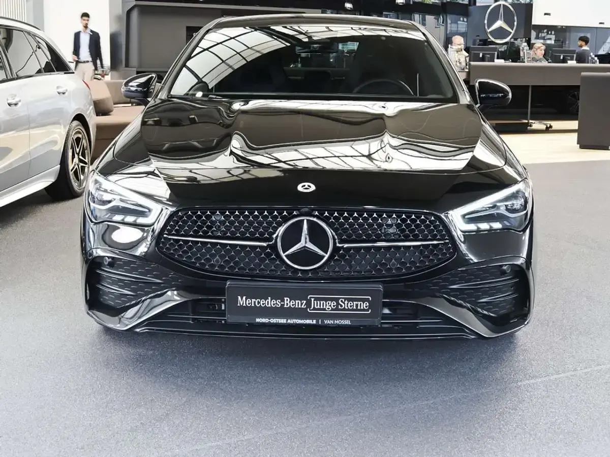 Gebraucht Mercedes CLA200 AMG 163 PS (119 kW) 2025 Schwarz Coupé