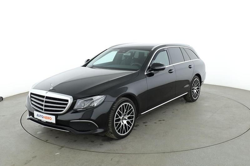 Schwarz Gebraucht 2019 Mercedes E220 Exclusive Kombi | 27.020 € (Fairer Preis) - Bild 1/3