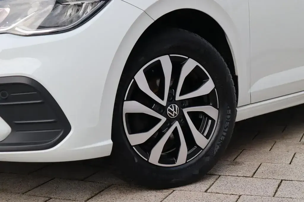 Używany VW Polo Active 95 KM (69 kW) 2023 Biały Hatchback