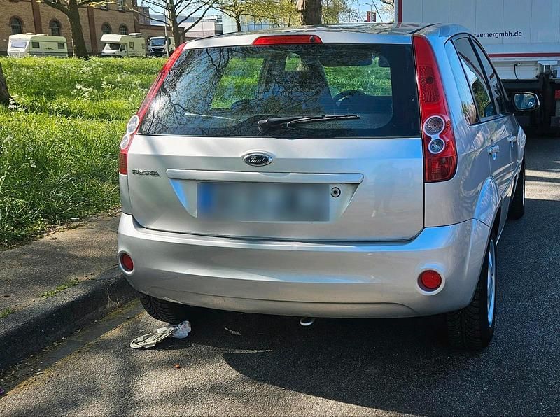 Gebraucht Ford Fiesta 60 PS (44 kW) 2008 Grau Kleinwagen