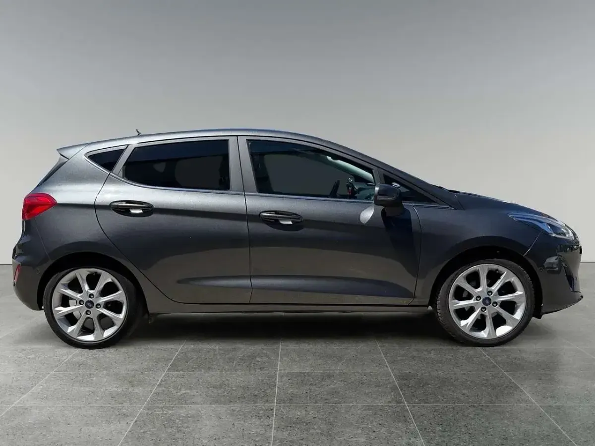 Gebraucht Ford Fiesta Titanium 101 PS (74 kW) 2017 Grau Kleinwagen