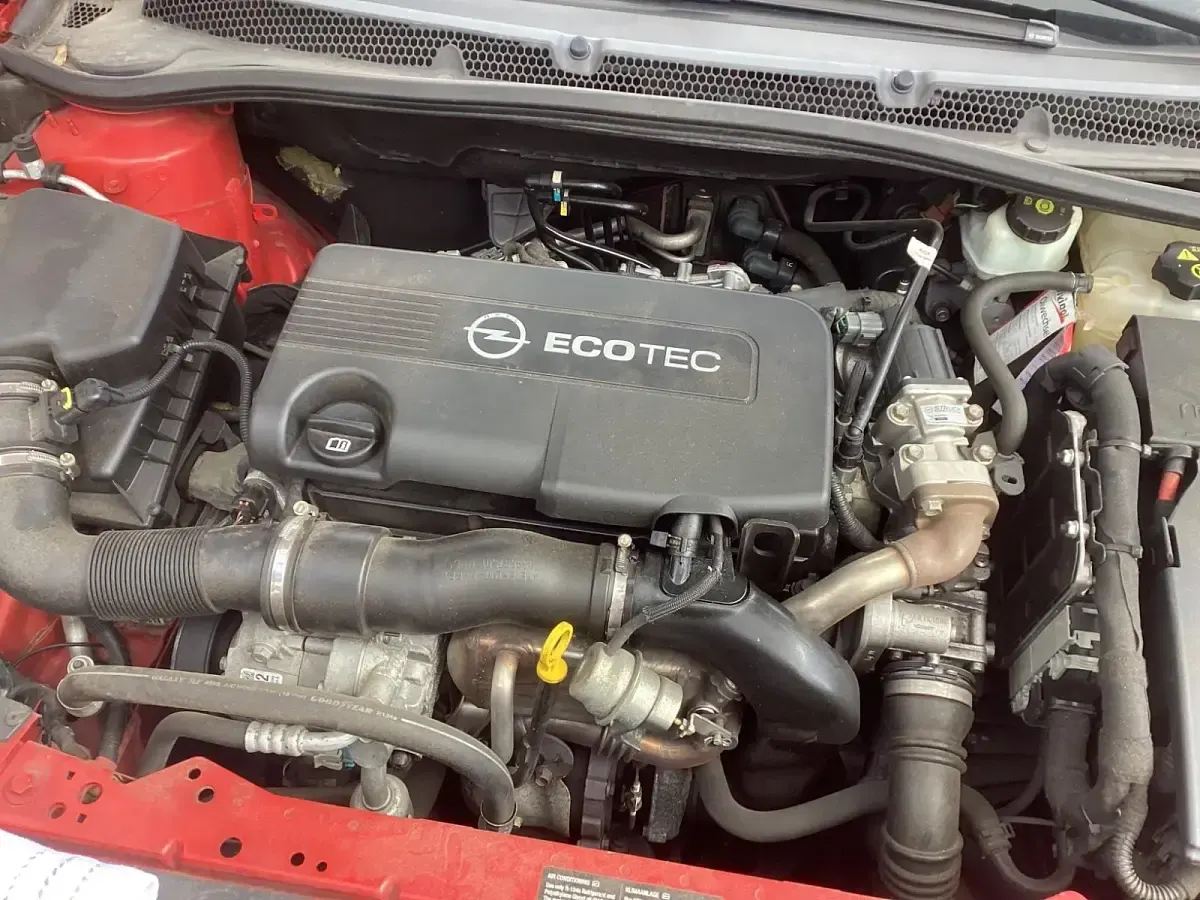 Gebraucht Opel Astra 131 PS (96 kW) 2010 Rot Limousine