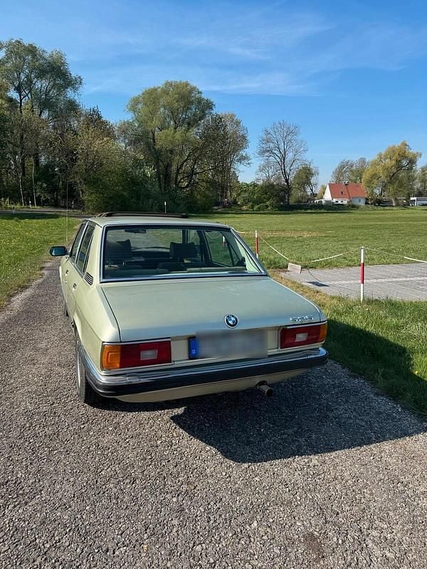 Gebraucht BMW 525 150 PS (110 kW) 1979 Grün Limousine