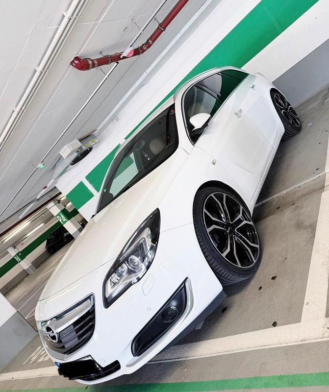 Gebraucht Opel Insignia 195 PS (143 kW) 2015 Weiß Kombi