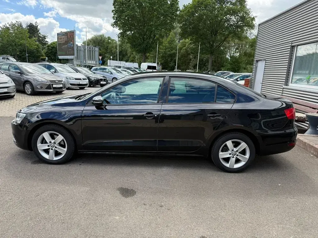 Gebraucht VW Jetta Comfortline 122 PS (89 kW) 2012 Deep black perleffekt Limousine