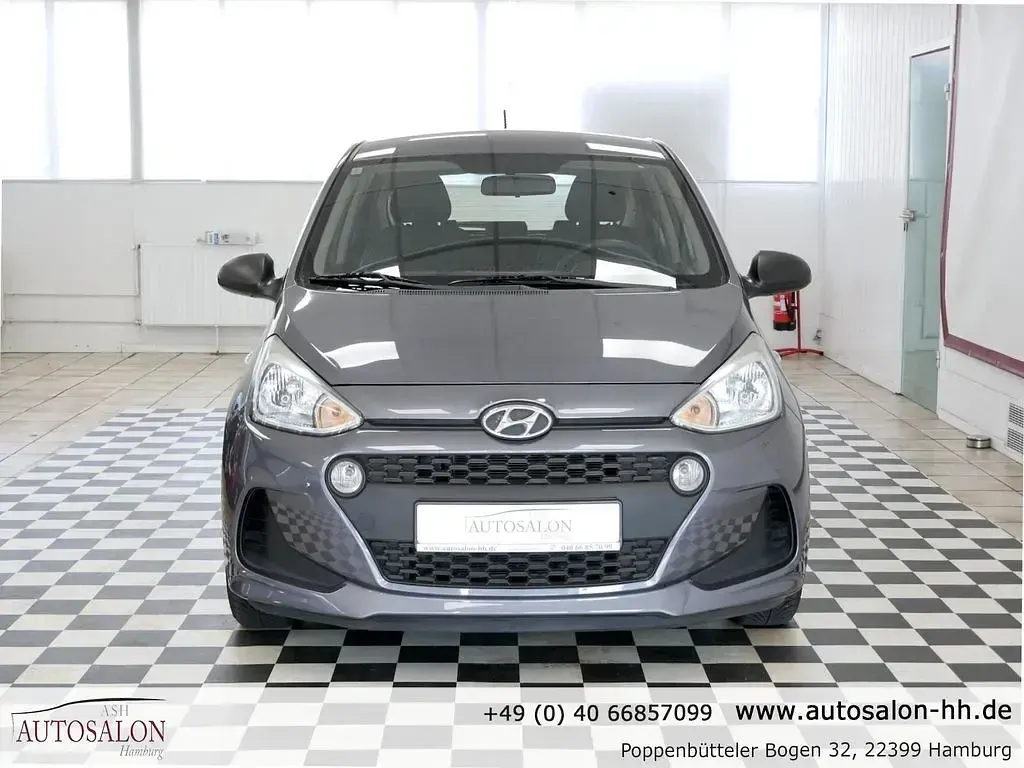 Gebraucht Hyundai i10 Classic 67 PS (49 kW) 2017 Star dust / met Kleinwagen