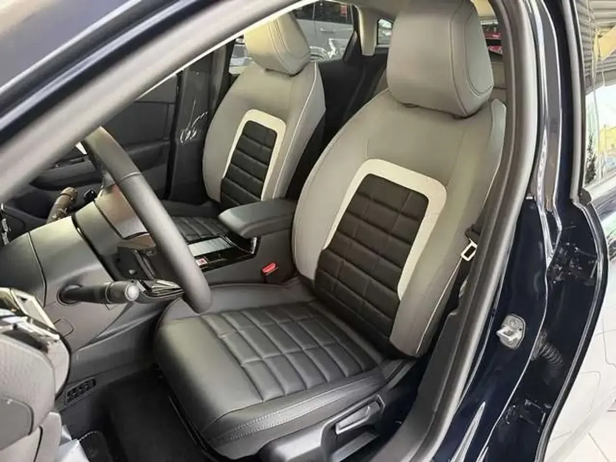Gebraucht Citroën C4 136 PS (100 kW) 2025 Blau Limousine